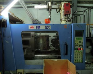 生産プロセス - . ランプカバー射出成形 5