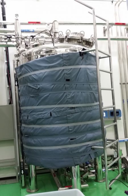 蒸留水貯蔵タンク 2000L