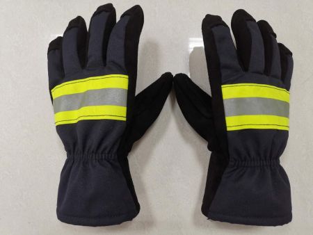 Guanti antincendio agili con palmo in pelle per una doppia protezione da tagli o strappi