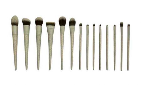 Plant-Fiber Eco-Friendly Makeup Brush - Plant-fiber eco-brush: 50% wheat handle, recyclable nylon bristles balance natural and sustainable design.