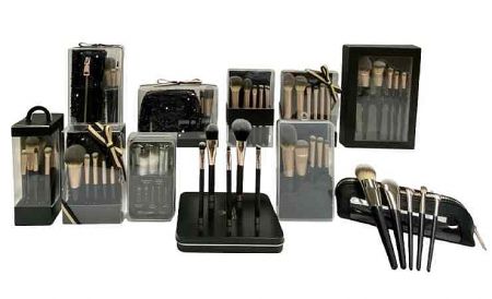 Travel Makeup Brush Set - Carefully selected travel brushes with a premium pouch for clean, easy, efficient use.