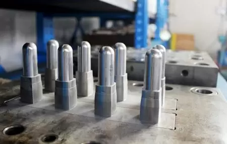The mold production of cosmetic container / tube