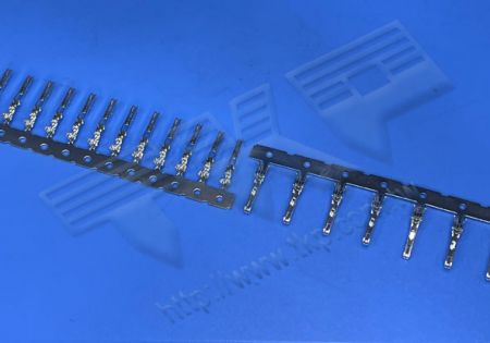 Женский обжимной терминал 2.50 мм (0.098") принимает провода AWG# 20-26 - MOLEX