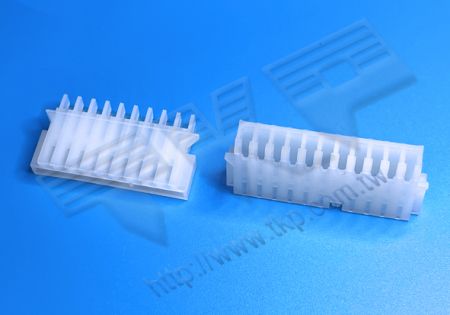 ที่อยู่อาศัย 3.96mm (.156") พิตช์พร้อมเทอร์มินัล 8800T - 172159-MOLEX