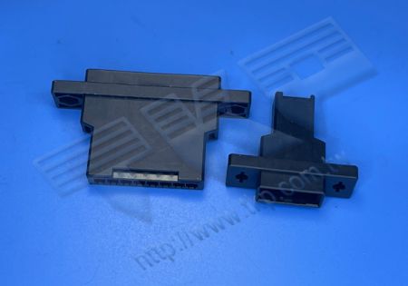 WEIBLICHE UNTERKUNFT 3,81 mm (.150") PITCH Akzeptiert D3ATR TERMINAL Kompatibel mit AMP D3100 SERIE - 178802-TE