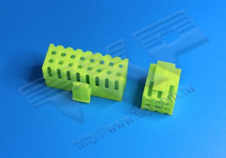 プラスチックハウジング 3.96mm (.156") ピッチ フック付き バックなし 二重列 ワイヤーボード ワイヤー対ワイヤーコネクタ 無鉛 RoHS REACH