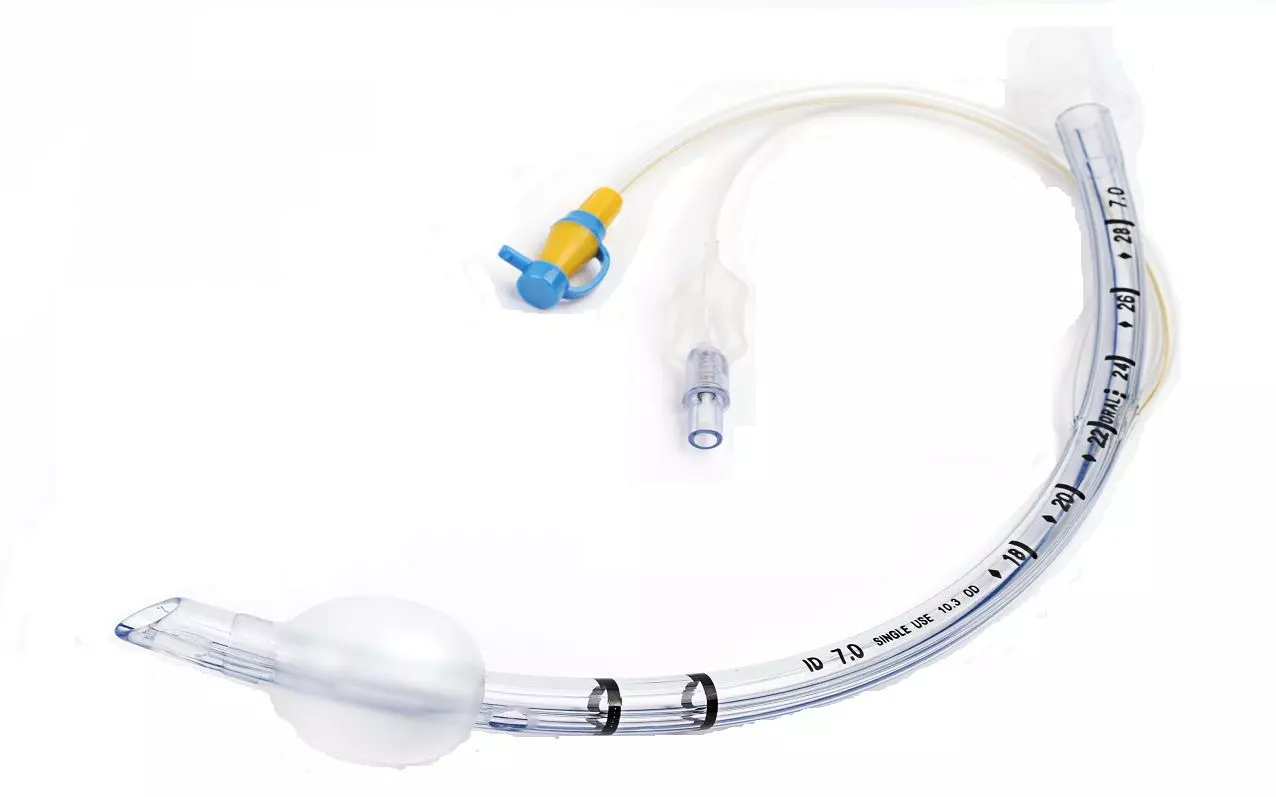 Ein Endotrachealtubus (ETT) ist ein flexibler Kunststoffschlauch, der durch den Mund in die Luftröhre eingeführt wird, um einem Patienten das Atmen zu erleichtern.