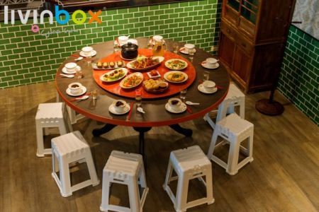 Step stools for round table