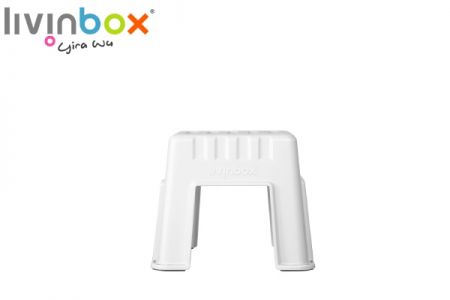 Bangku anak berwarna putih