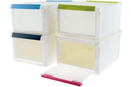 livinboxのドロップダウンドア収納ボックスにはさまざまな家庭用品が収まります。