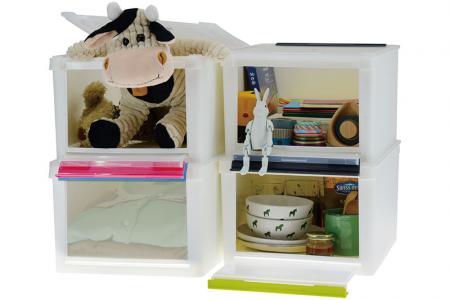 La porta della scatola di stoccaggio a scomparsa livinbox scorre ordinatamente all'interno.