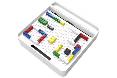 ONEU Fun Brick Boxモバイル＆アクセサリー収納ケース - 白色のONEU Fun Brick Boxモバイルおよびアクセサリー収納ケース。