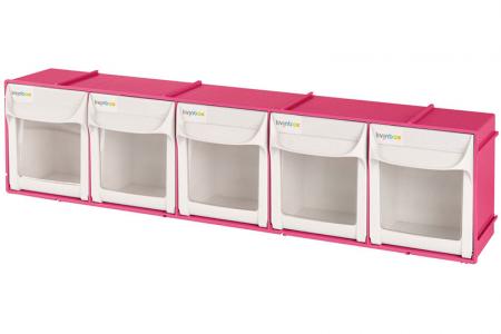 Набор контейнеров с 5 выдвижными отделениями в розовом цвете.