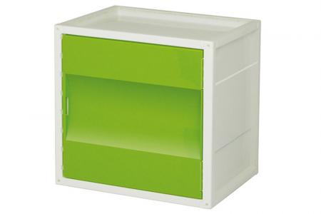 Kệ và cửa INNO Cube 2 để lưu trữ trong màu xanh lá cây.