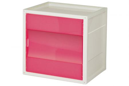 Rak dan pintu INNO Cube 2 untuk penyimpanan berwarna merah muda.