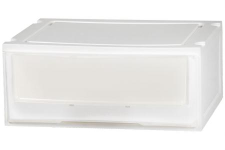 सफेद में एक स्तरीय बॉक्स ड्रॉयर (सीरीज 2)।
