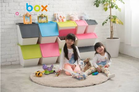 Contenitori impilabili con coperchi livinbox in camera dei bambini
