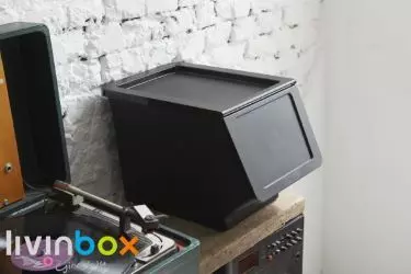 Smooth-edged design of stackable storage container