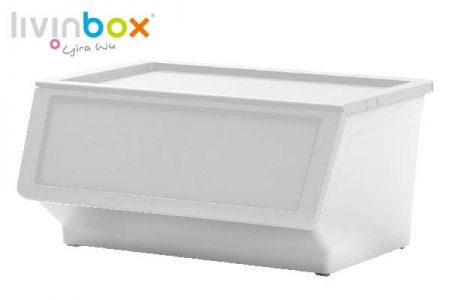 Breiter Pelikan Stapel- und Nestlagerbehälter mit aufklappbarem Deckel (46L Volumen) in Weiß.
