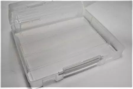 開いたポータブルスクラップブックケース