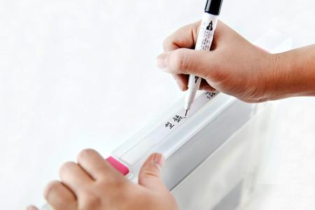 Classic Everyday Carry File for 150 sheets of A4-sized paper with label.