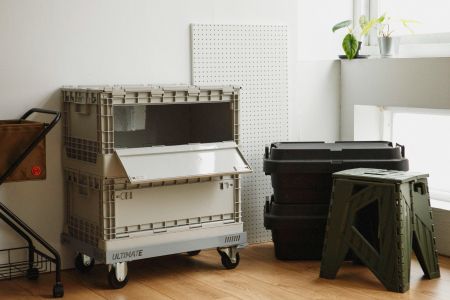 Plastic storage tote with lid for livingroom