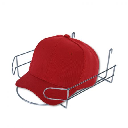 Käytä hattuhyllyä näyttelyssä