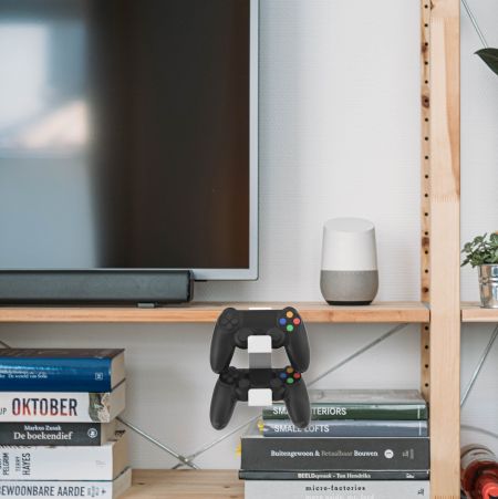 Spelkontrollhängare Används för TV-skåp