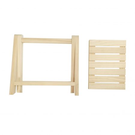 Exploderad vy av träplanta på bordet