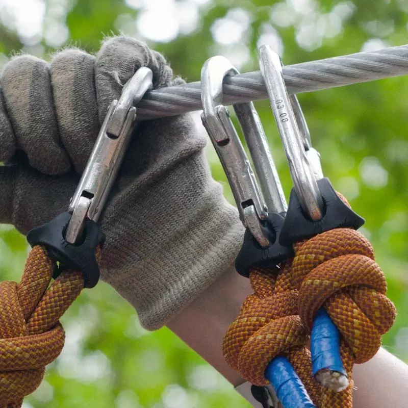 Steel carabiner for heavy duty uses