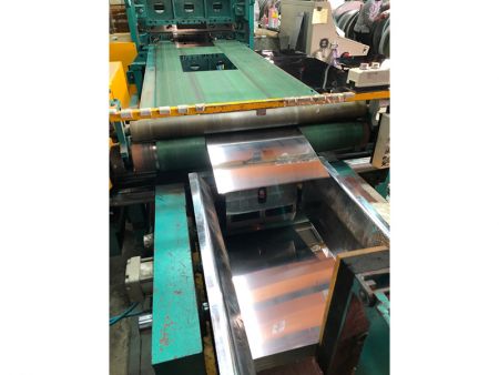 Automatic feeding machine of the 800mm steel coil leveling machine