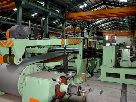 The 2000mm steel coil leveling machine is capable of cutting to the specific length requested by the customer, providing customized services
