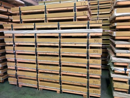 Embalaje de exportación para láminas con protectores de esquinas para proteger las esquinas.