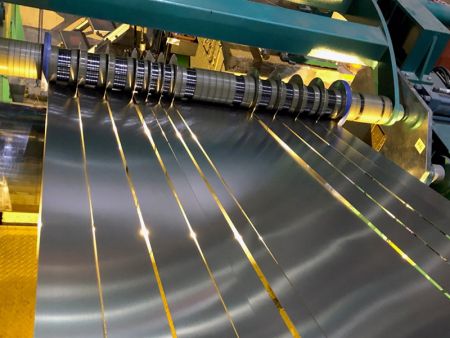 301-1/2H stainless steel spring material, with a thickness of 0.8 mm, is processed into steel strips through a coil slitting machine.