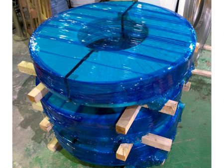 301-H stainless steel spring material, with a thickness of 1.0 mm, is in the form of steel strips. It is packaged in a woven strap and further protected with a blue PE film on the outer layer.