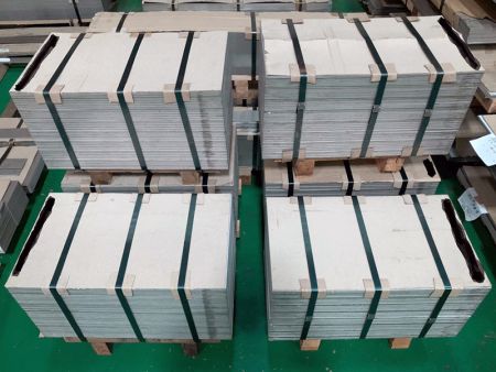 304L stainless steel custom-size precision blanks with NO1 surface finish and a thickness of 3.0mm.