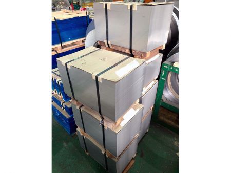 304L stainless steel custom-size precision blanks with 2B surface finish and a thickness of 1.2mm.