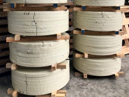 Tira de acero inoxidable 304L - Tira de acero inoxidable 304L con acabado de superficie HL, empaquetada con una correa tejida