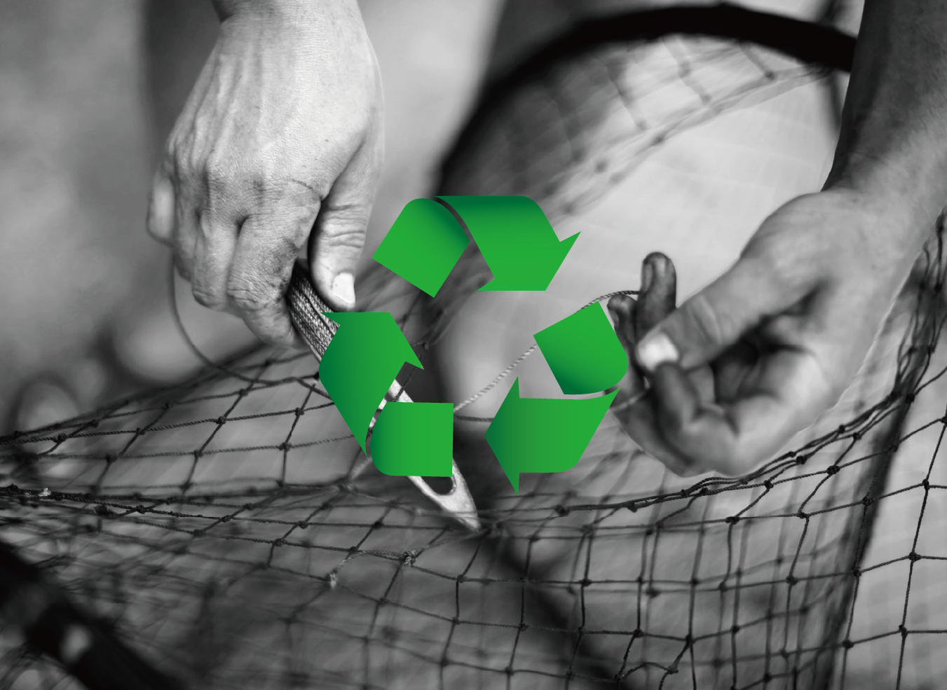 環保回收型黏扣帶，以海洋廢棄物漁網回收再生製成的環保回收紗紡織，並以對空氣友善的無揮發性溶劑定型製做而成的黏扣帶。