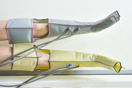尼龍材質，貼合TPU充氣模，使腳套能充氣，按摩疲憊的雙腳。