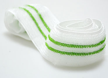透气针织带系采特殊针织毛面，具高透气性，可长时间使用。