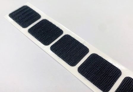 特注の形状に変換するための自己粘着テープ。