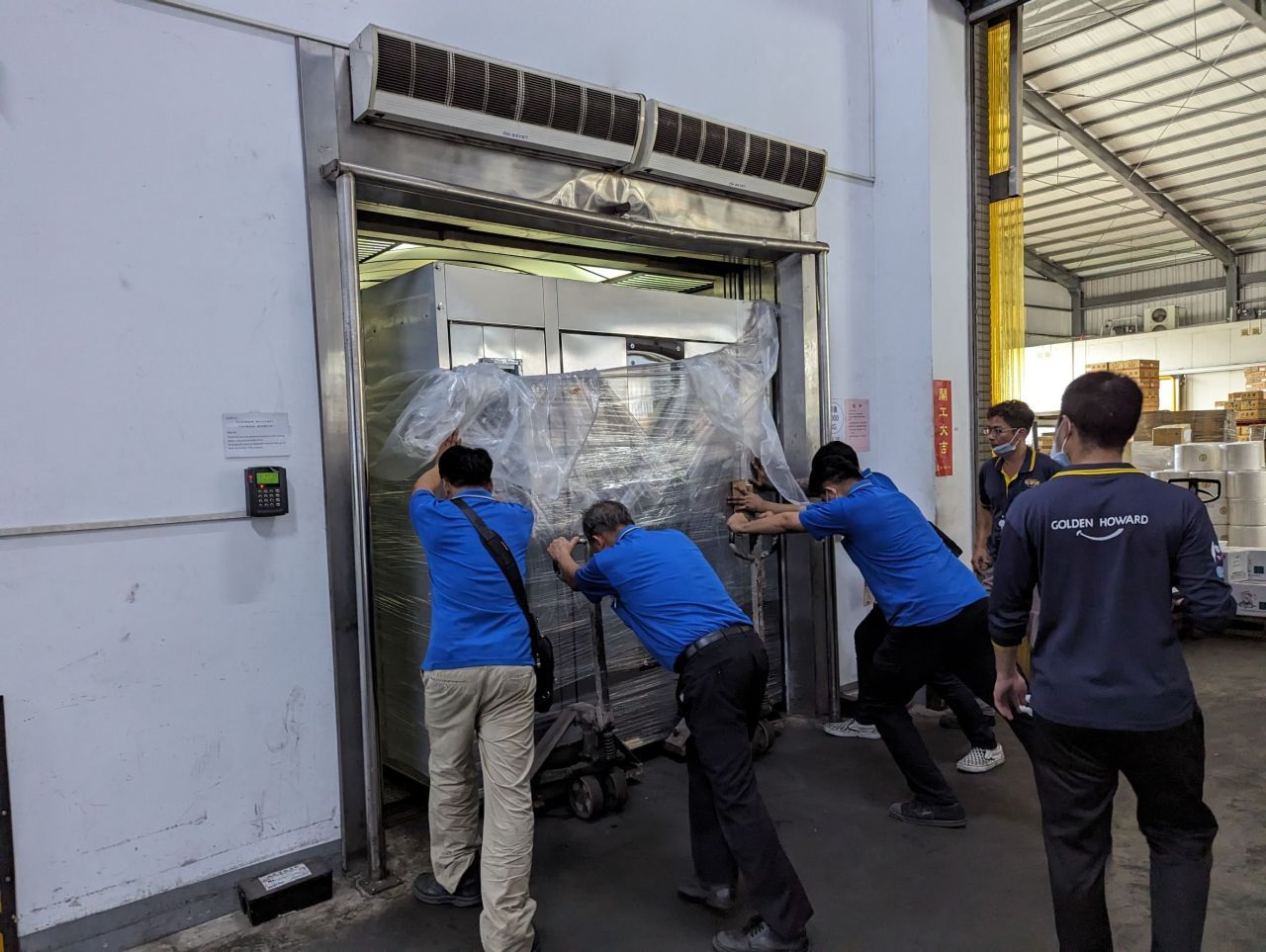 Roasting shrimp shells as ingredients for satay sauce