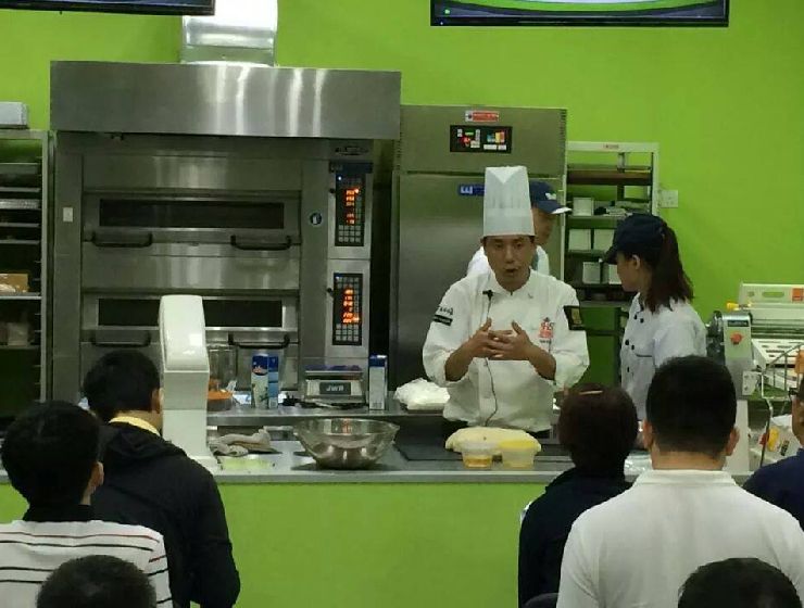Équipement complet de pizza et de boulangerie, des petites boulangeries artisanales aux projets industriels complexes.