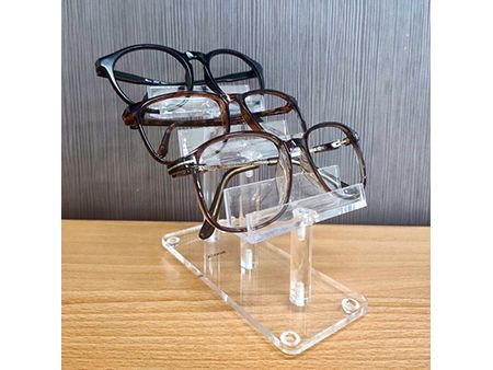 3-tasoinen akryylinen silmälasien näyttöhylly