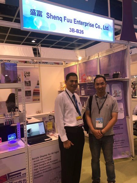 Por meio dessa exposição, também descobrimos as tendências e mercados internacionais, buscando nos transformar em um fabricante que combina pesquisa e desenvolvimento com fabricação por contrato.