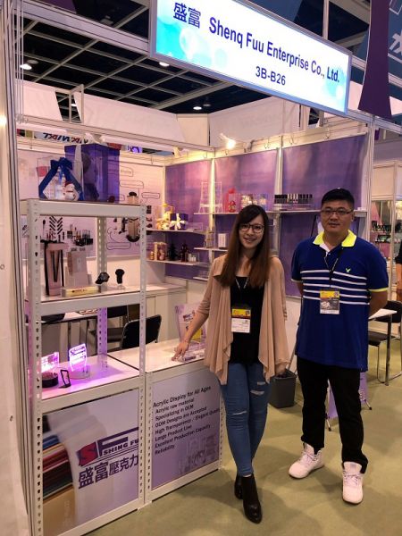 A Feira atrai compradores de vários países. A SHING FU tem como objetivo aumentar a visibilidade internacional por meio dessa exposição.