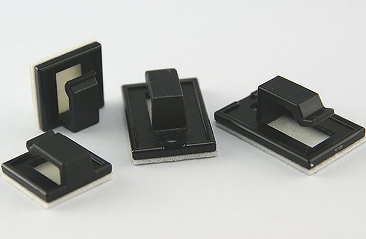 自己接着式ケーブルクランプ