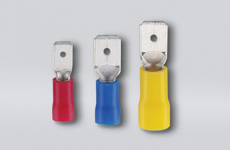 Déconnecteurs mâles isolés en vinyle