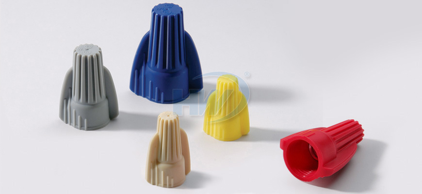 موصلات الأسلاك المجنحة